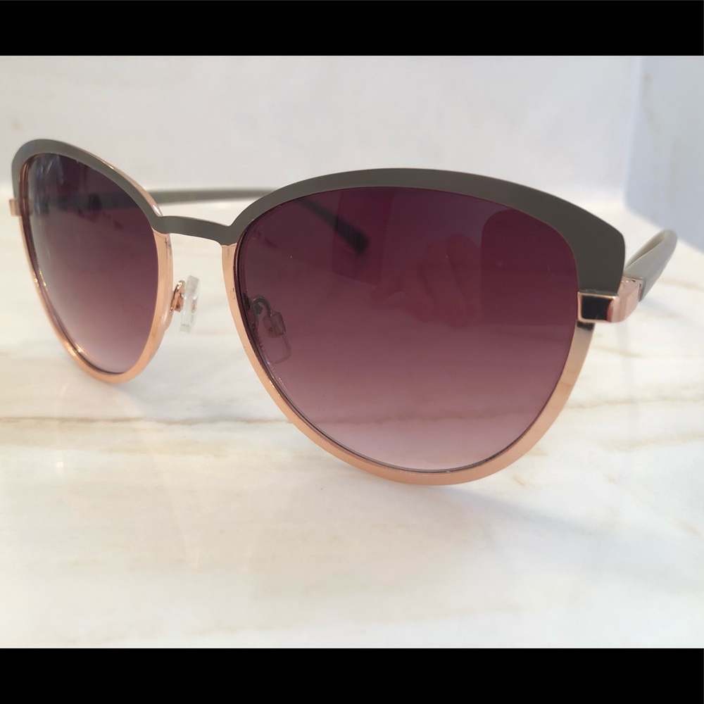 MAKE AN OFFER! Jessica Simpson sunglasses